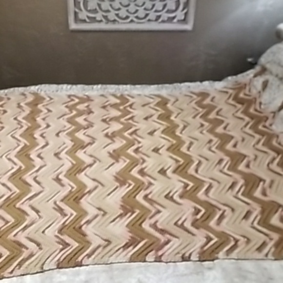 HAND MADE CROCHTED PINK/BEIGE,CREAM THROW W/FRINGD ENDS 44 x 57 - Picture 3 of 7